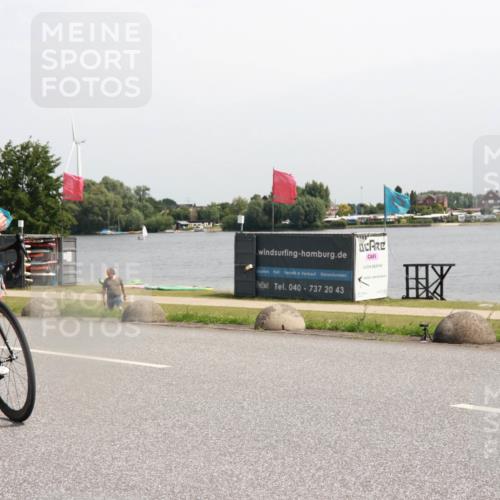 15.06.2025 - 27. Vierlanden-Triathlon H.Heesch http://msf.ph/oto/7997685 15.06.2025 11:33:44 Radfahren 150, 229 meine-sportfotos.de