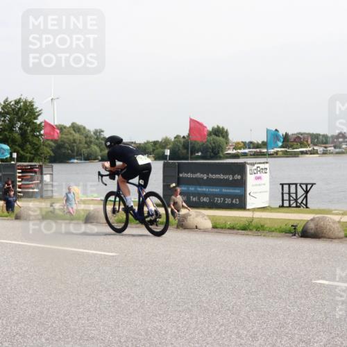 15.06.2025 - 27. Vierlanden-Triathlon H.Heesch http://msf.ph/oto/7997699 15.06.2025 11:33:47 Radfahren 150, 238 meine-sportfotos.de
