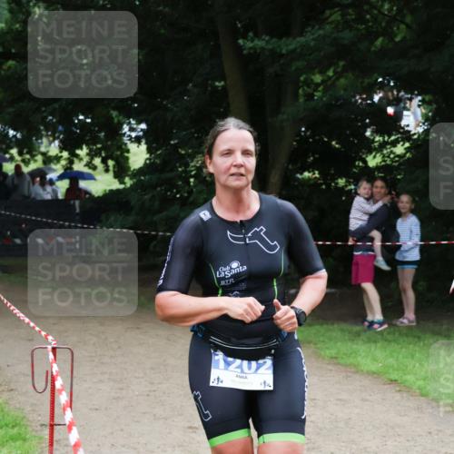 21.06.2025 - 27. Vierlanden-Triathlon Lena Gebhardt http://msf.ph/oto/7997703 15.06.2025 13:55:29 Laufen 1202, 14 meine-sportfotos.de