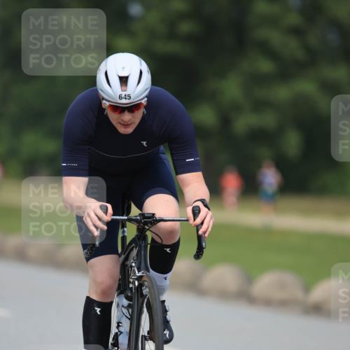 21.06.2025 - 27. Vierlanden-Triathlon H.Heesch http://msf.ph/oto/7997706 15.06.2025 12:25:44 Radfahren 645, 981 meine-sportfotos.de