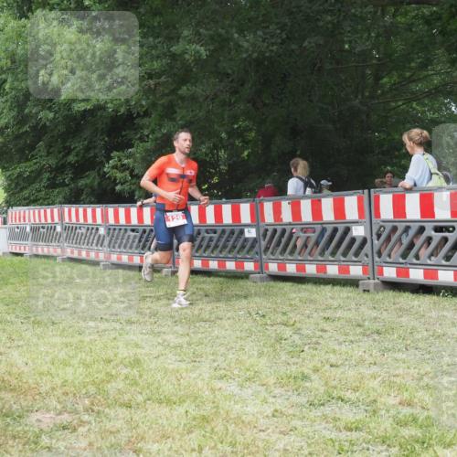 21.06.2025 - 27. Vierlanden-Triathlon KatJ http://msf.ph/oto/7997708 15.06.2025 12:51:14 Ziel 129 meine-sportfotos.de