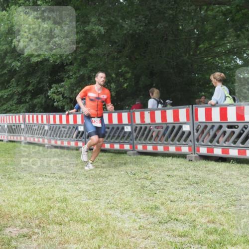 21.06.2025 - 27. Vierlanden-Triathlon KatJ http://msf.ph/oto/7997717 15.06.2025 12:51:14 Ziel 129 meine-sportfotos.de