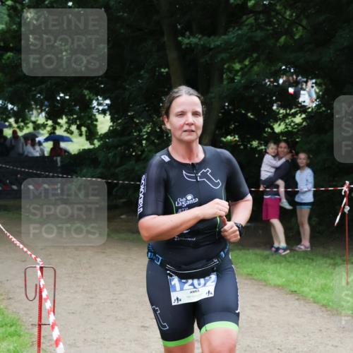 21.06.2025 - 27. Vierlanden-Triathlon Lena Gebhardt http://msf.ph/oto/7997718 15.06.2025 13:55:29 Laufen 1202 meine-sportfotos.de