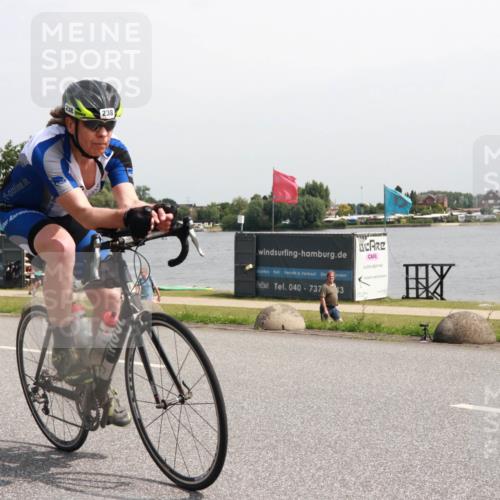 15.06.2025 - 27. Vierlanden-Triathlon H.Heesch http://msf.ph/oto/7997723 15.06.2025 11:33:49 Radfahren 150, 238, 661 meine-sportfotos.de