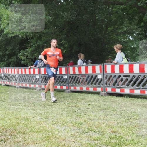 21.06.2025 - 27. Vierlanden-Triathlon KatJ http://msf.ph/oto/7997724 15.06.2025 12:51:14 Ziel 129 meine-sportfotos.de