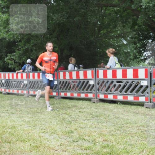 21.06.2025 - 27. Vierlanden-Triathlon KatJ http://msf.ph/oto/7997733 15.06.2025 12:51:14 Ziel 129 meine-sportfotos.de