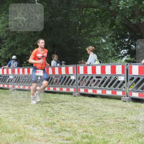 21.06.2025 - 27. Vierlanden-Triathlon KatJ http://msf.ph/oto/7997740 15.06.2025 12:51:15 Ziel 129 meine-sportfotos.de