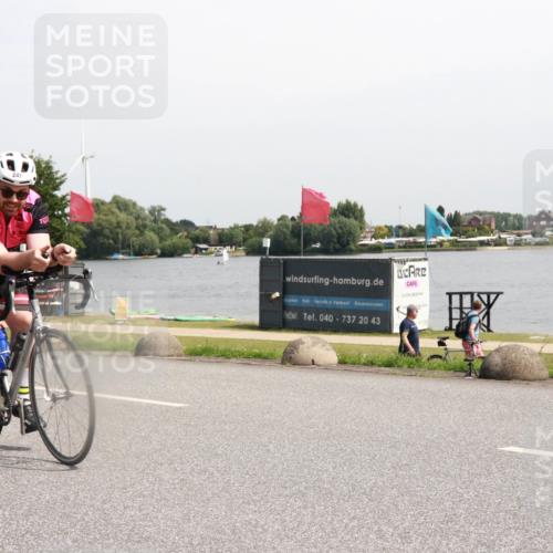 15.06.2025 - 27. Vierlanden-Triathlon H.Heesch http://msf.ph/oto/7997743 15.06.2025 11:33:58 Radfahren 241, 692 meine-sportfotos.de