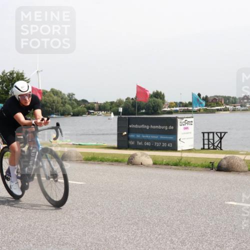 15.06.2025 - 27. Vierlanden-Triathlon H.Heesch http://msf.ph/oto/7997754 15.06.2025 11:34:02 Radfahren 221, 241 meine-sportfotos.de