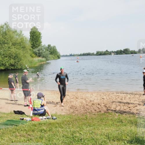 21.06.2025 - 27. Vierlanden-Triathlon MichiJ http://msf.ph/oto/7997758 15.06.2026 09:59:46 Schwimmen 266 meine-sportfotos.de