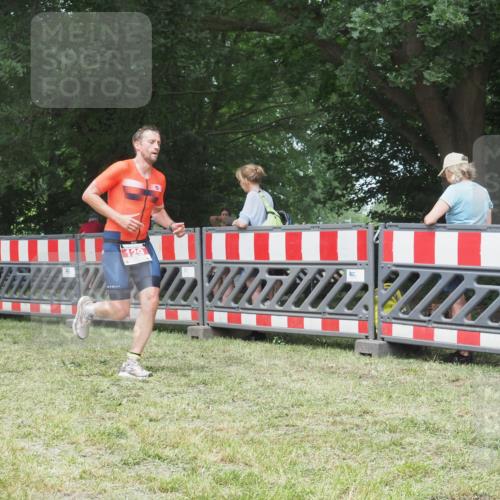 21.06.2025 - 27. Vierlanden-Triathlon KatJ http://msf.ph/oto/7997759 15.06.2025 12:51:15 Ziel 129 meine-sportfotos.de
