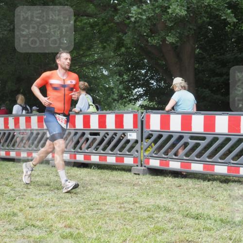 21.06.2025 - 27. Vierlanden-Triathlon KatJ http://msf.ph/oto/7997772 15.06.2025 12:51:15 Ziel 129 meine-sportfotos.de
