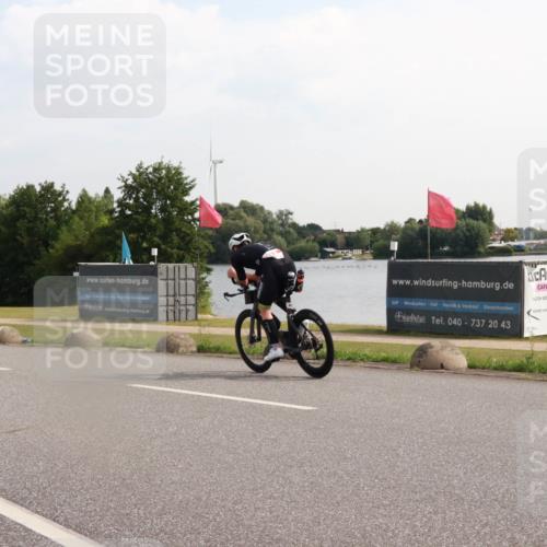 15.06.2025 - 27. Vierlanden-Triathlon H.Heesch http://msf.ph/oto/7997773 15.06.2025 09:40:36 Radfahren 17, 63, 78 meine-sportfotos.de