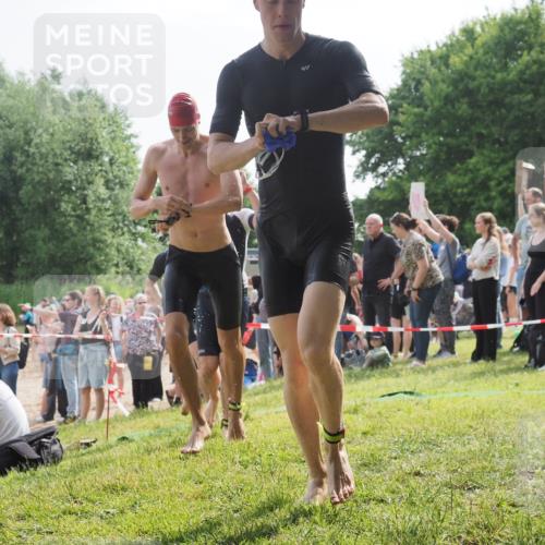15.06.2025 - 27. Vierlanden-Triathlon KatJ http://msf.ph/oto/7997779 15.06.2025 09:55:57 Schwimmen 280, 283, 300, 303, 308, 310, 312, 322, 331, 338 meine-sportfotos.de