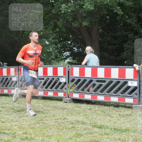 21.06.2025 - 27. Vierlanden-Triathlon KatJ http://msf.ph/oto/7997781 15.06.2025 12:51:15 Ziel 129 meine-sportfotos.de