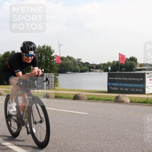 15.06.2025 - 27. Vierlanden-Triathlon H.Heesch http://msf.ph/oto/7997788 15.06.2025 09:41:15 Radfahren 217, 227 meine-sportfotos.de