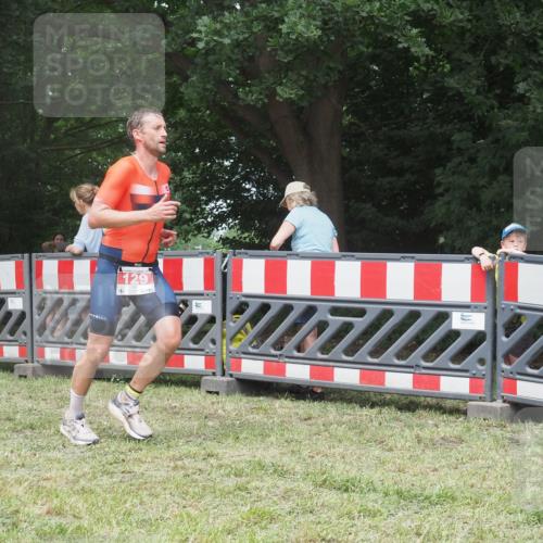 21.06.2025 - 27. Vierlanden-Triathlon KatJ http://msf.ph/oto/7997789 15.06.2025 12:51:15 Ziel 129 meine-sportfotos.de