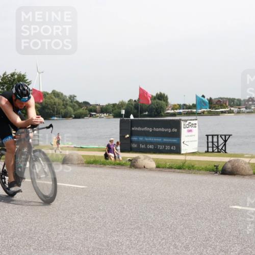 15.06.2025 - 27. Vierlanden-Triathlon H.Heesch http://msf.ph/oto/7997791 15.06.2025 11:34:10 Radfahren 654, 711 meine-sportfotos.de