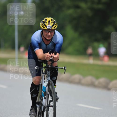 21.06.2025 - 27. Vierlanden-Triathlon H.Heesch http://msf.ph/oto/7997805 15.06.2025 12:26:00 Radfahren 731, 836 meine-sportfotos.de