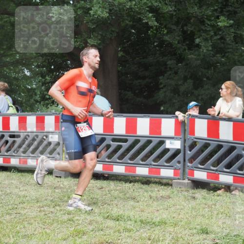 21.06.2025 - 27. Vierlanden-Triathlon KatJ http://msf.ph/oto/7997812 15.06.2025 12:51:16 Ziel 129 meine-sportfotos.de