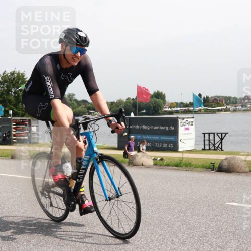 15.06.2025 - 27. Vierlanden-Triathlon H.Heesch http://msf.ph/oto/7997819 15.06.2025 11:34:11 Radfahren 654, 711 meine-sportfotos.de