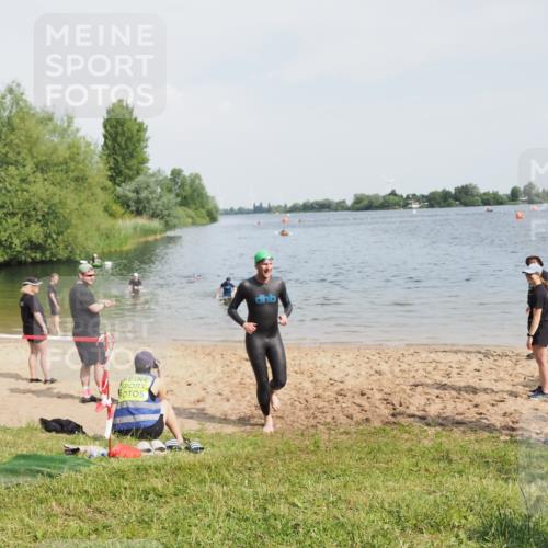 21.06.2025 - 27. Vierlanden-Triathlon MichiJ http://msf.ph/oto/7997824 15.06.2026 09:59:47 Schwimmen 266 meine-sportfotos.de