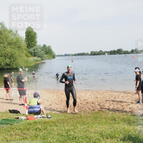21.06.2025 - 27. Vierlanden-Triathlon MichiJ http://msf.ph/oto/7997829 15.06.2026 09:59:47 Schwimmen 266 meine-sportfotos.de