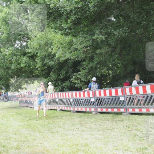 21.06.2025 - 27. Vierlanden-Triathlon KatJ http://msf.ph/oto/7997831 15.06.2025 12:52:06 Ziel 979 meine-sportfotos.de