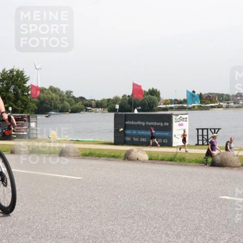 15.06.2025 - 27. Vierlanden-Triathlon H.Heesch http://msf.ph/oto/7997833 15.06.2025 11:34:15 Radfahren 654, 685, 711 meine-sportfotos.de