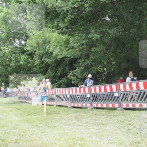 21.06.2025 - 27. Vierlanden-Triathlon KatJ http://msf.ph/oto/7997843 15.06.2025 12:52:06 Ziel 979 meine-sportfotos.de