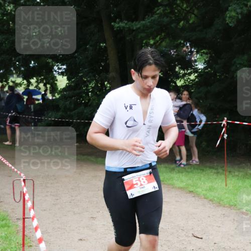 21.06.2025 - 27. Vierlanden-Triathlon Lena Gebhardt http://msf.ph/oto/7997850 15.06.2025 13:55:41 Laufen  meine-sportfotos.de