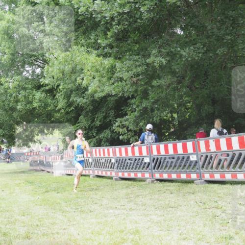 21.06.2025 - 27. Vierlanden-Triathlon KatJ http://msf.ph/oto/7997856 15.06.2025 12:52:06 Ziel 979 meine-sportfotos.de