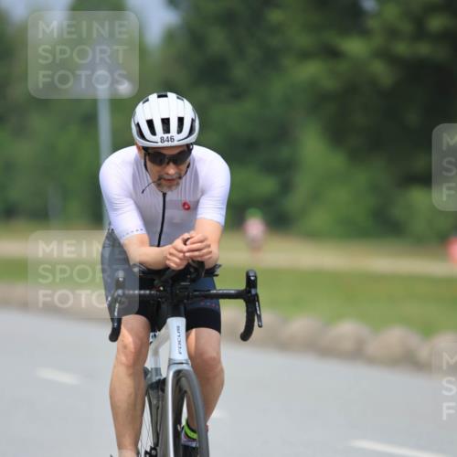 21.06.2025 - 27. Vierlanden-Triathlon H.Heesch http://msf.ph/oto/7997858 15.06.2025 12:26:11 Radfahren 731, 846 meine-sportfotos.de