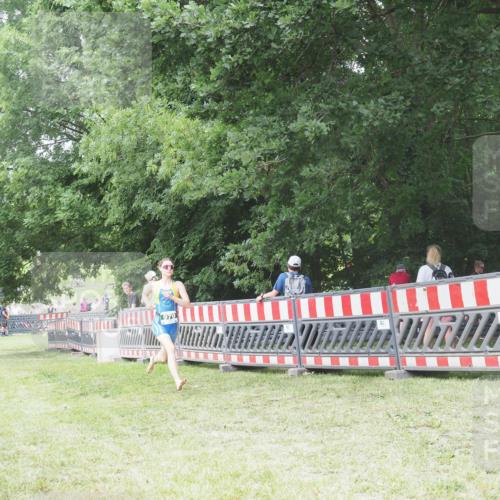 21.06.2025 - 27. Vierlanden-Triathlon KatJ http://msf.ph/oto/7997873 15.06.2025 12:52:06 Ziel 979 meine-sportfotos.de