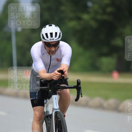 21.06.2025 - 27. Vierlanden-Triathlon H.Heesch http://msf.ph/oto/7997875 15.06.2025 12:26:11 Radfahren 731, 846 meine-sportfotos.de