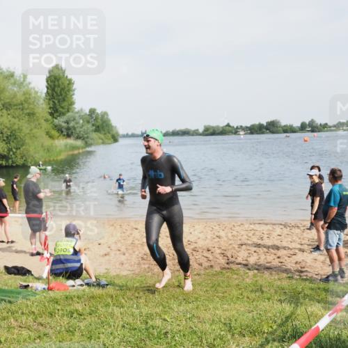 21.06.2025 - 27. Vierlanden-Triathlon MichiJ http://msf.ph/oto/7997879 15.06.2026 09:59:48 Schwimmen 266, 351, 358 meine-sportfotos.de