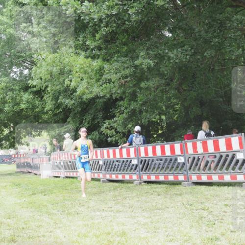 21.06.2025 - 27. Vierlanden-Triathlon KatJ http://msf.ph/oto/7997889 15.06.2025 12:52:06 Ziel 979 meine-sportfotos.de