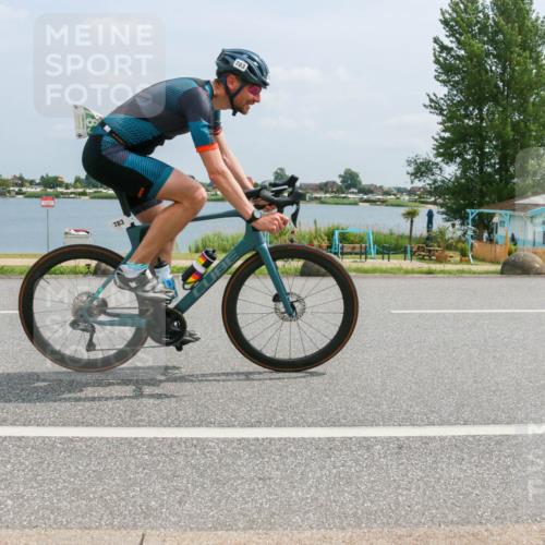 21.06.2025 - 27. Vierlanden-Triathlon H.Heesch http://msf.ph/oto/7997899 15.06.2025 12:27:43 Radfahren 783 meine-sportfotos.de