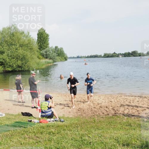 21.06.2025 - 27. Vierlanden-Triathlon MichiJ http://msf.ph/oto/7997901 15.06.2026 09:59:56 Schwimmen 351, 358 meine-sportfotos.de