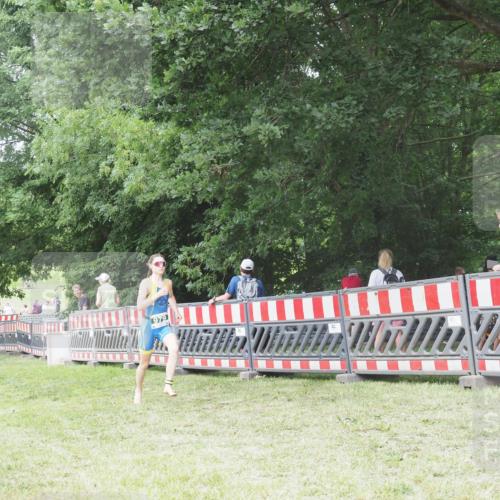21.06.2025 - 27. Vierlanden-Triathlon KatJ http://msf.ph/oto/7997902 15.06.2025 12:52:07 Ziel 979 meine-sportfotos.de
