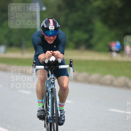 21.06.2025 - 27. Vierlanden-Triathlon H.Heesch http://msf.ph/oto/7997904 15.06.2025 12:26:21 Radfahren 799 meine-sportfotos.de