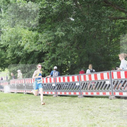 21.06.2025 - 27. Vierlanden-Triathlon KatJ http://msf.ph/oto/7997913 15.06.2025 12:52:07 Ziel 979 meine-sportfotos.de