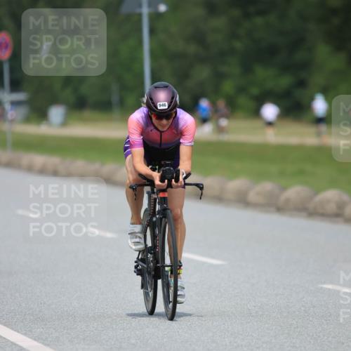 21.06.2025 - 27. Vierlanden-Triathlon H.Heesch http://msf.ph/oto/7997915 15.06.2025 12:26:34 Radfahren 663, 946 meine-sportfotos.de