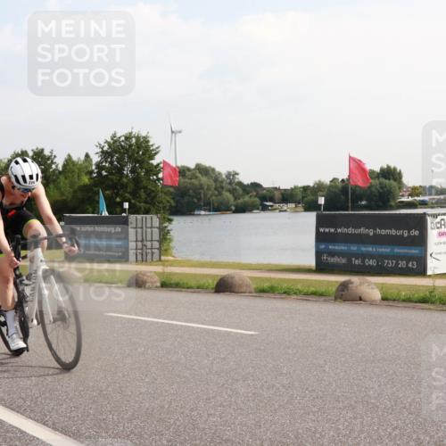 15.06.2025 - 27. Vierlanden-Triathlon H.Heesch http://msf.ph/oto/7997916 15.06.2025 09:43:04 Radfahren 196, 220 meine-sportfotos.de