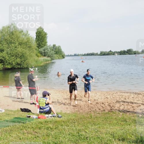 21.06.2025 - 27. Vierlanden-Triathlon MichiJ http://msf.ph/oto/7997918 15.06.2026 09:59:56 Schwimmen 351, 358 meine-sportfotos.de