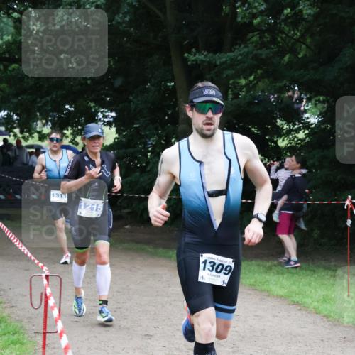 21.06.2025 - 27. Vierlanden-Triathlon Lena Gebhardt http://msf.ph/oto/7997919 15.06.2025 13:55:53 Laufen 1311, 1215, 202, 1309, 12 meine-sportfotos.de