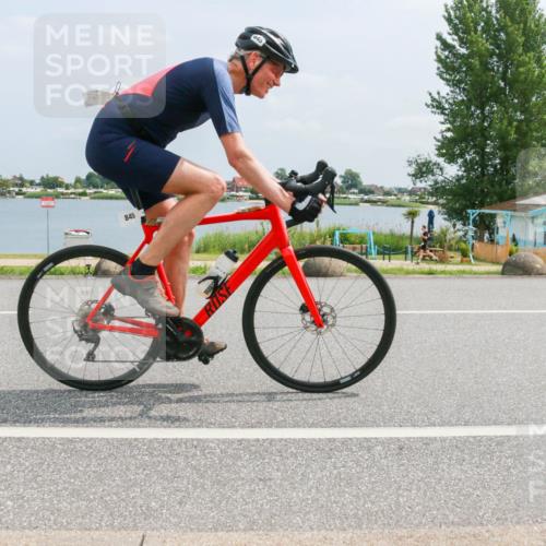 21.06.2025 - 27. Vierlanden-Triathlon H.Heesch http://msf.ph/oto/7997921 15.06.2025 12:28:09 Radfahren 845, 857, 892 meine-sportfotos.de