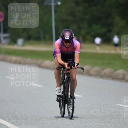 21.06.2025 - 27. Vierlanden-Triathlon H.Heesch http://msf.ph/oto/7997926 15.06.2025 12:26:34 Radfahren 663, 946 meine-sportfotos.de
