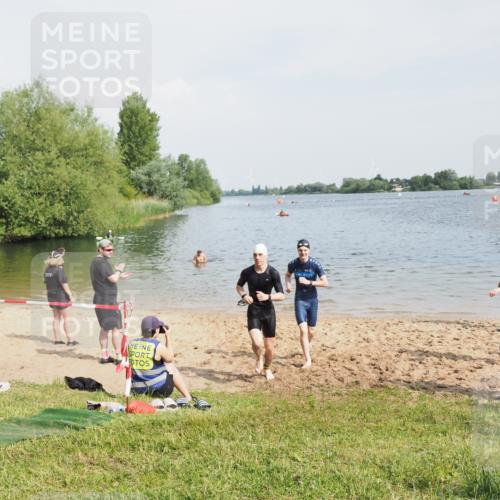 21.06.2025 - 27. Vierlanden-Triathlon MichiJ http://msf.ph/oto/7997929 15.06.2026 09:59:56 Schwimmen 351, 358 meine-sportfotos.de