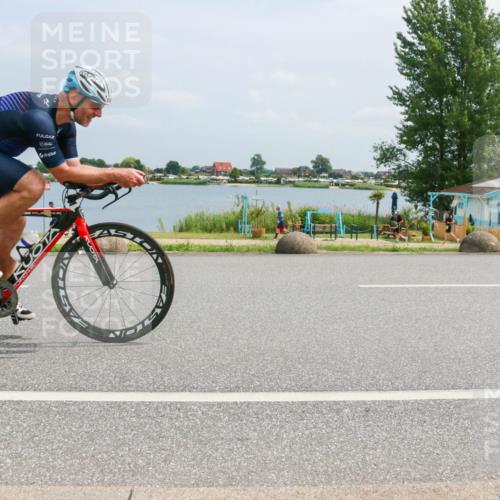 21.06.2025 - 27. Vierlanden-Triathlon H.Heesch http://msf.ph/oto/7997930 15.06.2025 12:28:31 Radfahren 832 meine-sportfotos.de